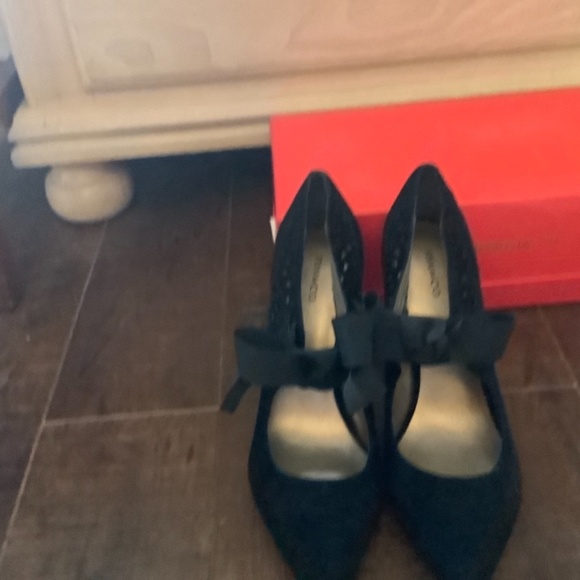 Shoes - Picture 3 of 3